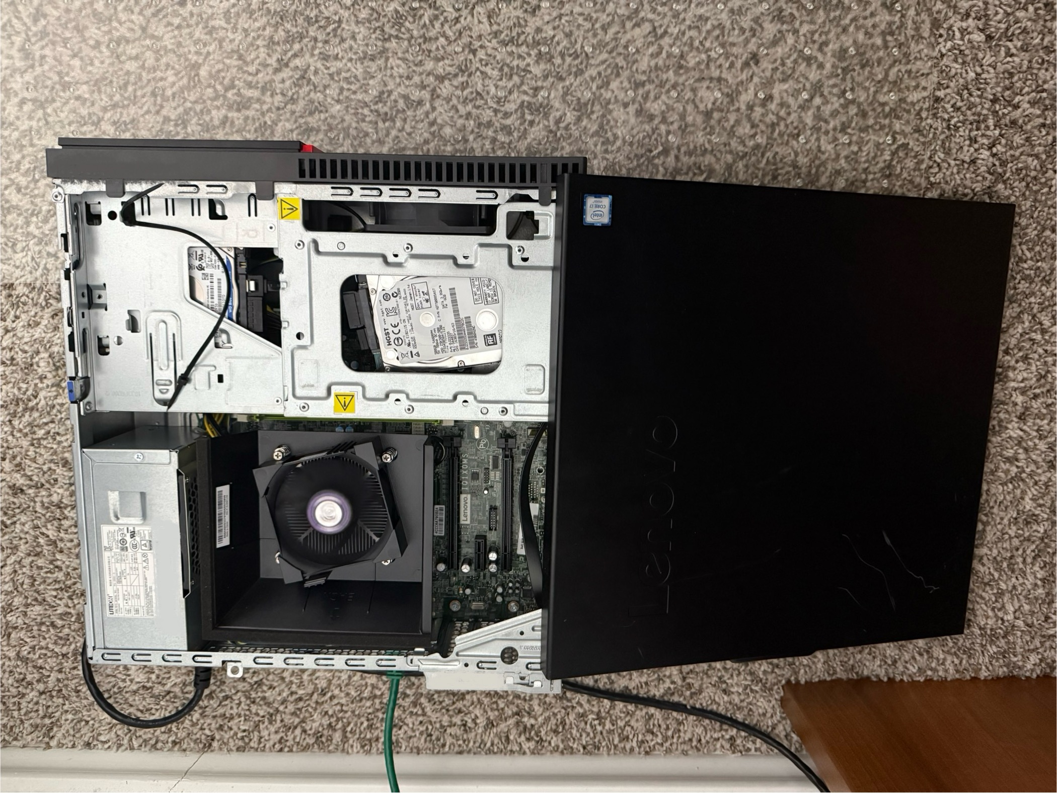 Inside the ThinkCentre M800, showing the drives and DDR4 memory in the small-form-factor chassis